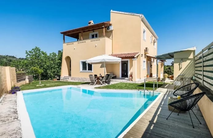 Villa in Afra - view 1