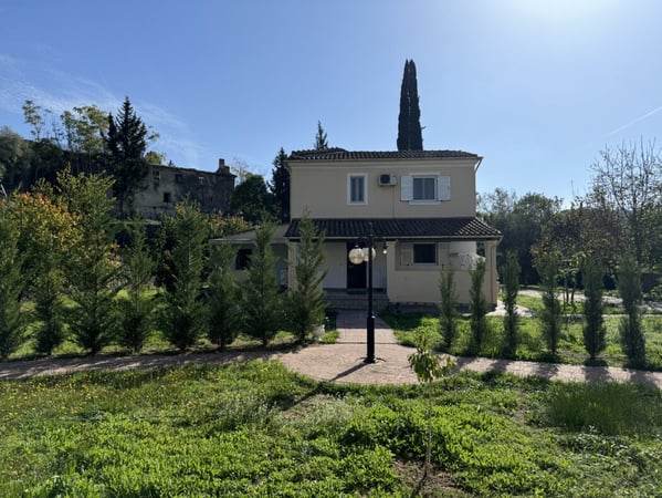 House in Afra - view 1