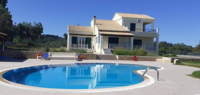 Villa in Mesongi - view 1