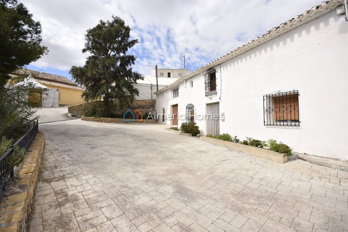 House in Oria - Image 2
