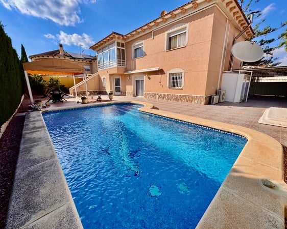 House in Alicante - view 1