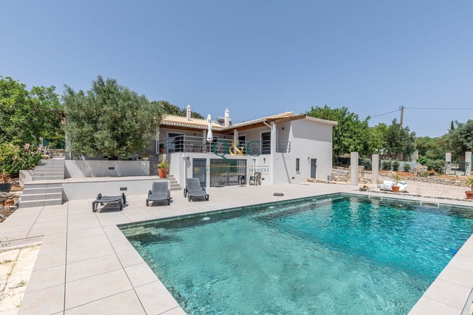 Villa in Estoi - view 1