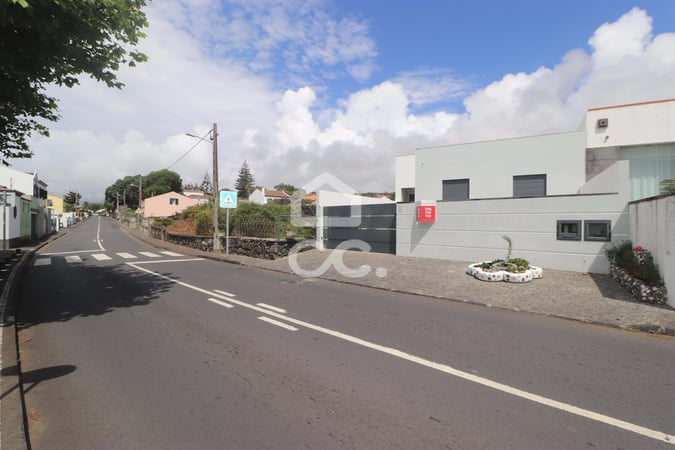 Villa in Lagoa - view 1