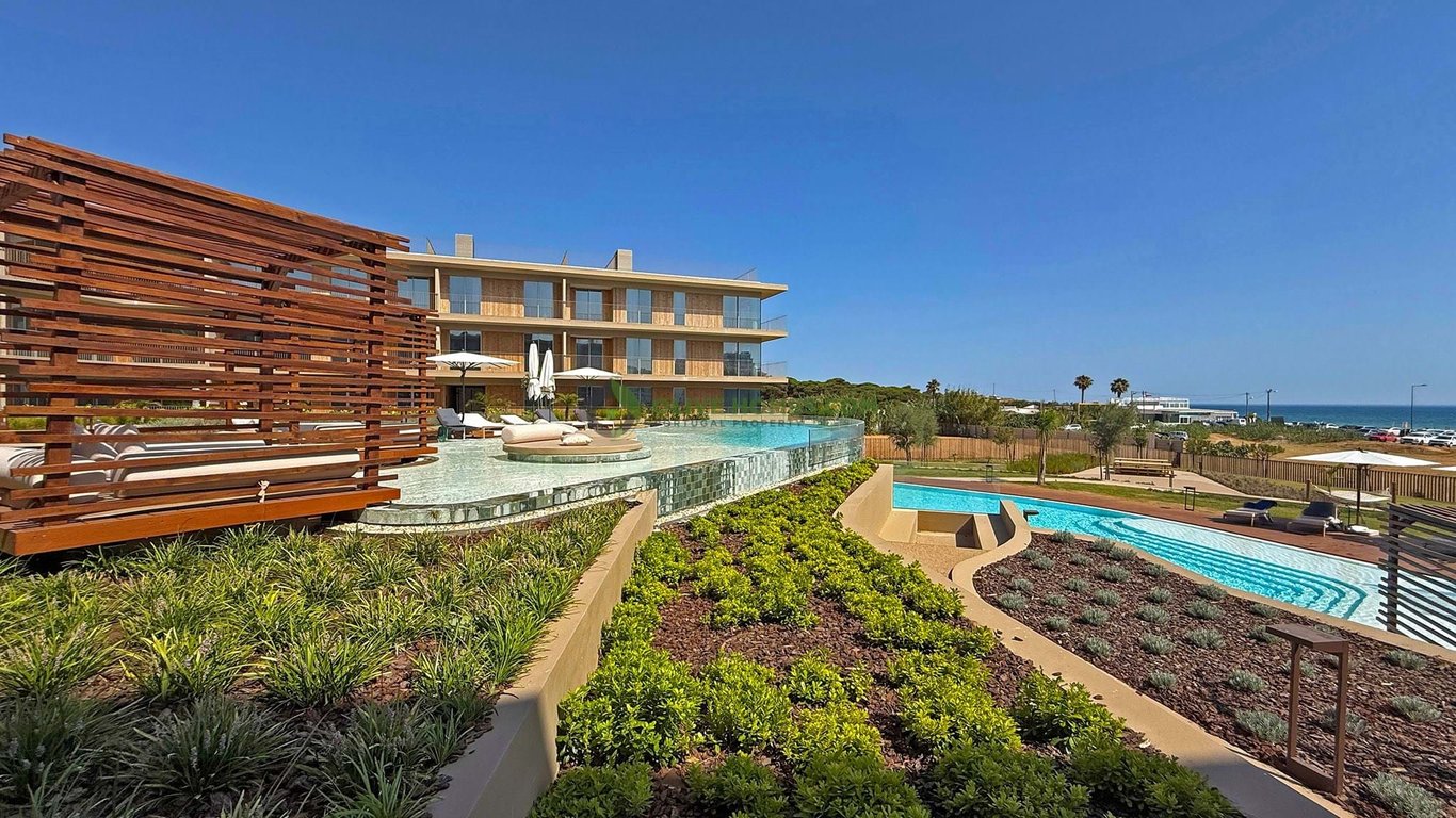 Apartment in Quarteira - Image 2