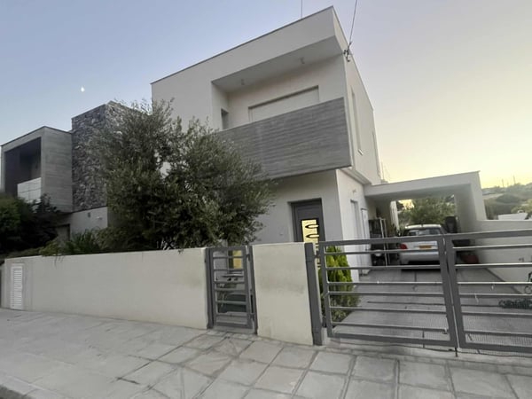 House in Agia Fylaxis - view 1