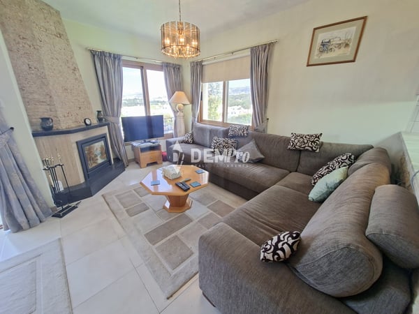 Villa in Chlorakas - view 1