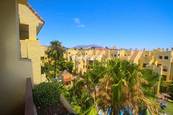 Apartment in La Duquesa - view 1