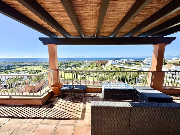 Apartment in Benahavis - view 1