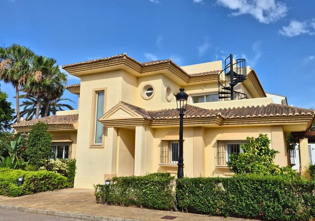 House in Urbanizacion San Roque Club - view 1