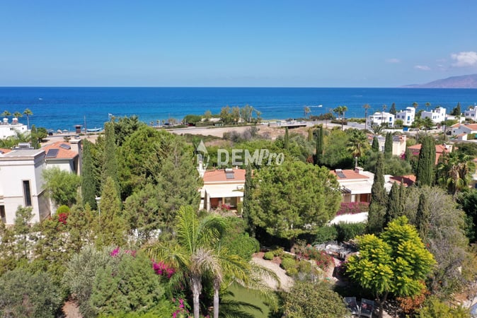 Villa in Lakki - view 1