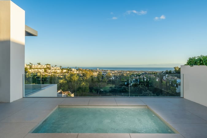 Apartment in Benahavis - view 1
