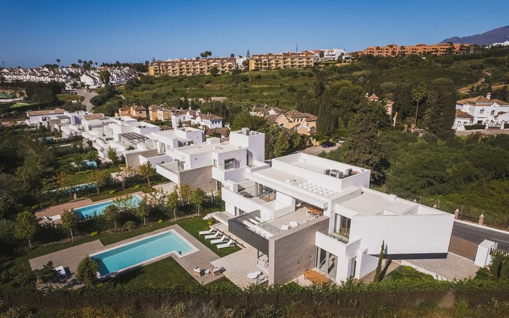 Villa in Estepona - view 1