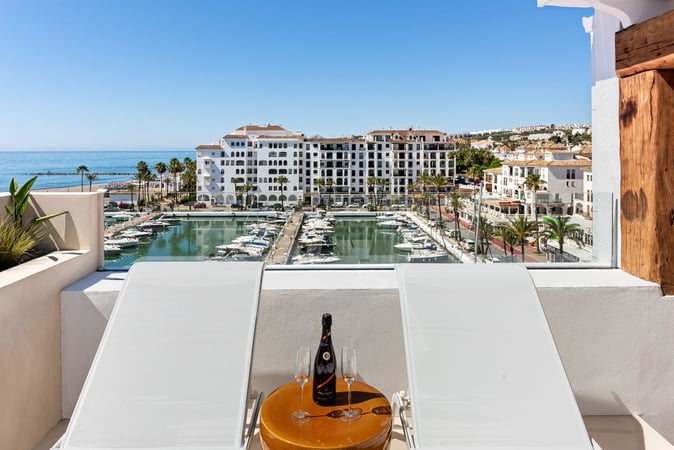 Apartment in La Duquesa - view 1