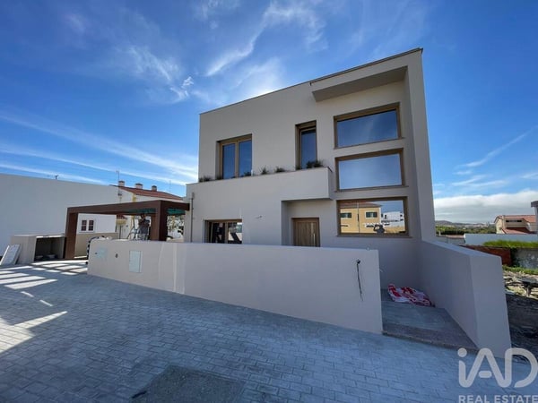 House in Silveira - view 1