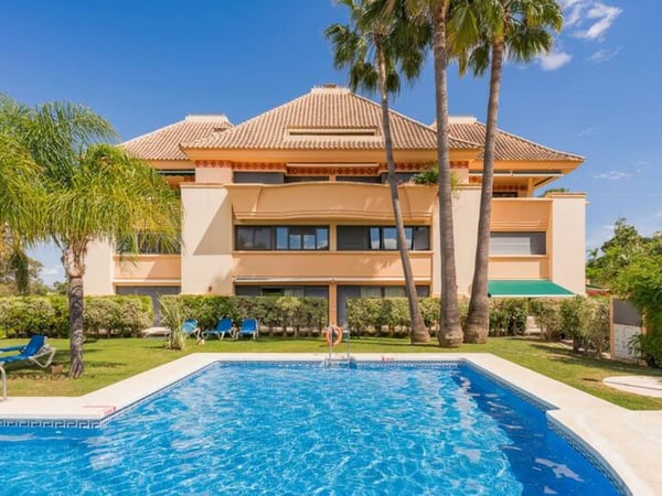 Apartment in Nueva Andalucia - view 1