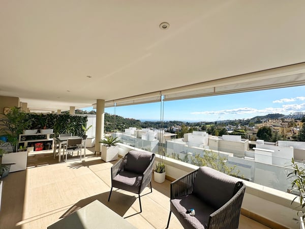 Apartment in Benahavis - view 1