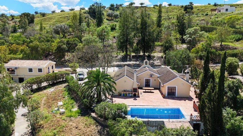 Villa in Coin - view 1