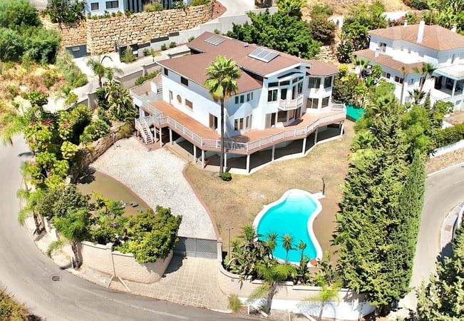 Villa in Benahavis - view 1