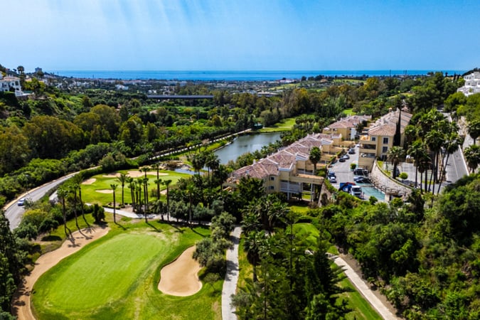 Apartment in Benahavis - view 1