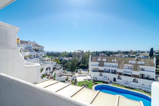 Apartment in Nueva Andalucia - view 1