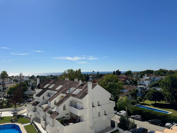 Apartment in Nueva Andalucia - view 1