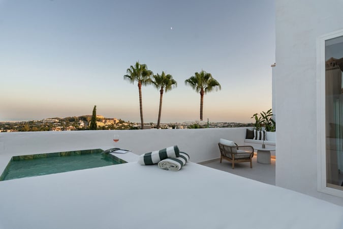 Apartment in Nueva Andalucia - view 1