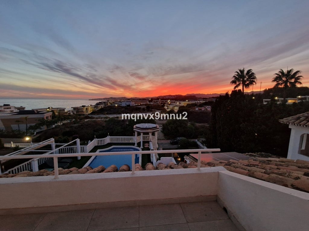 Villa in El Chaparral - Image 2