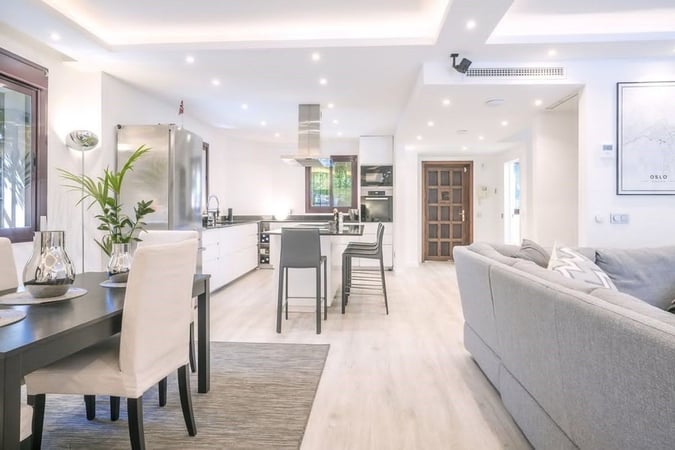 Villa in Nueva Andalucia - view 1