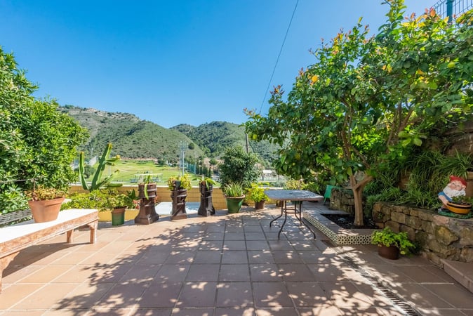 Apartment in Benahavis - view 1