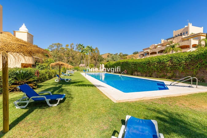 Apartment in Elviria - view 1
