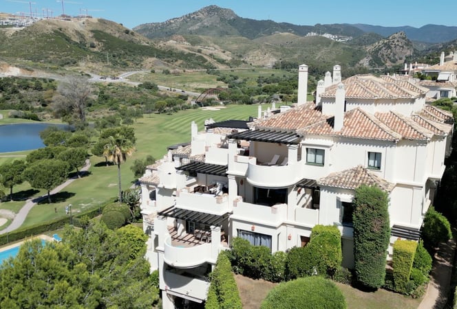 Apartment in Benahavis - view 1