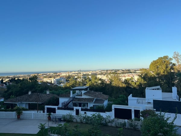 Apartment in Nueva Andalucia - view 1