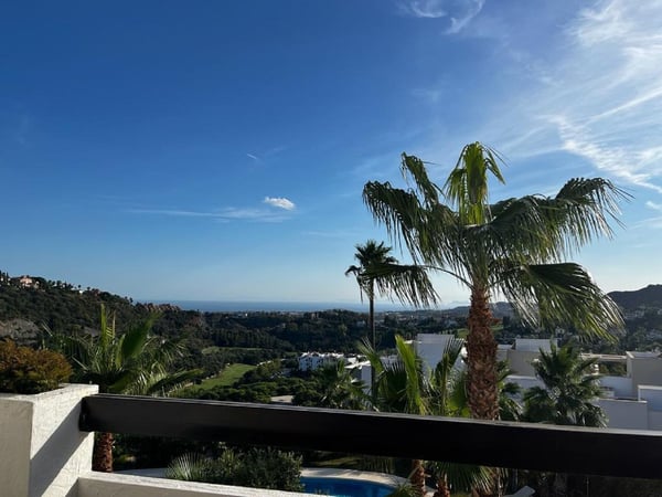 Apartment in Benahavis - view 1