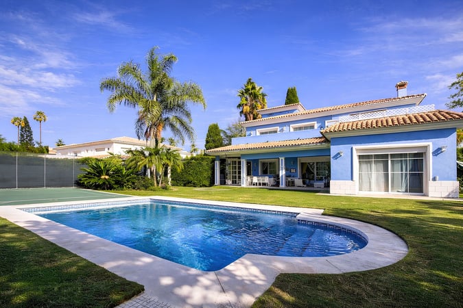 Villa in Guadalmina - view 1