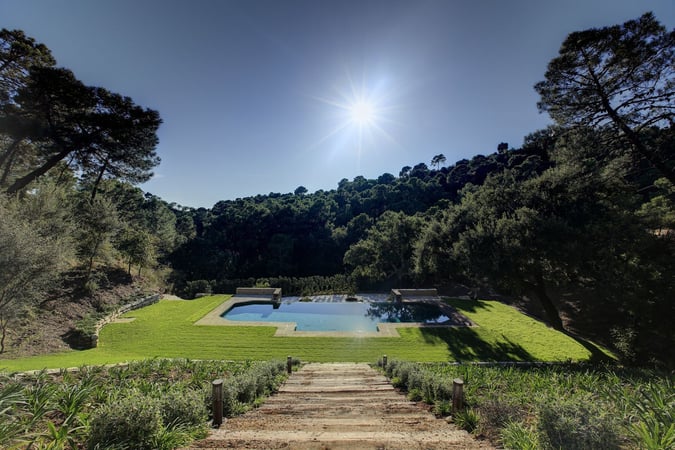 Villa in Benahavis - view 1