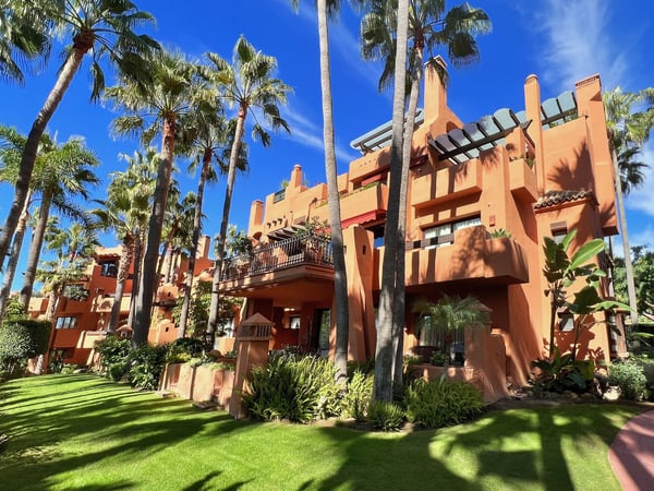 Apartment in Nueva Andalucia - view 1