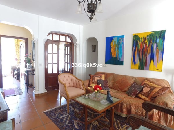 Apartment in Benahavis - view 1
