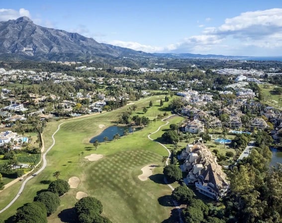 Apartment in Nueva Andalucia - view 1