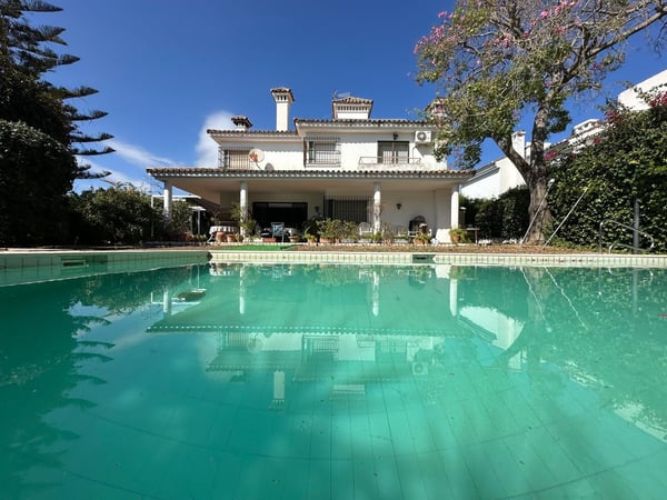 Villa in Marbella - view 1