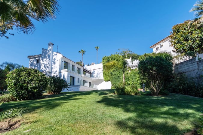 Villa in Marbella - view 1