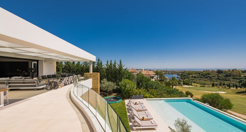 Villa in Benahavis - view 1