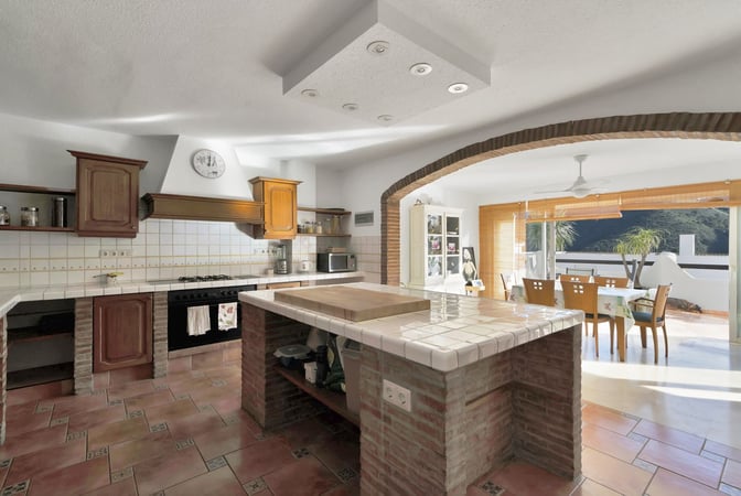 Apartment in Benahavis - view 1