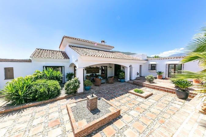 Villa in Mijas Costa - view 1