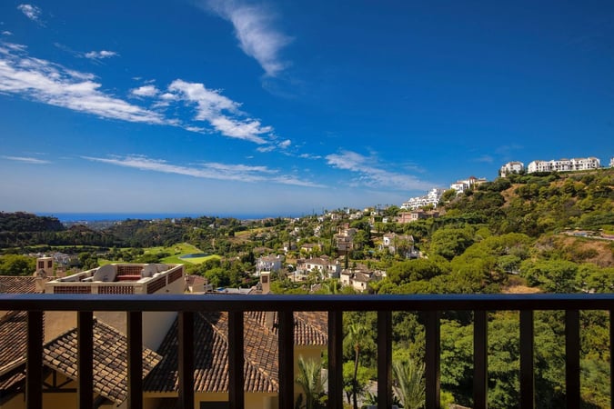 Penthouse in Benahavis - view 1