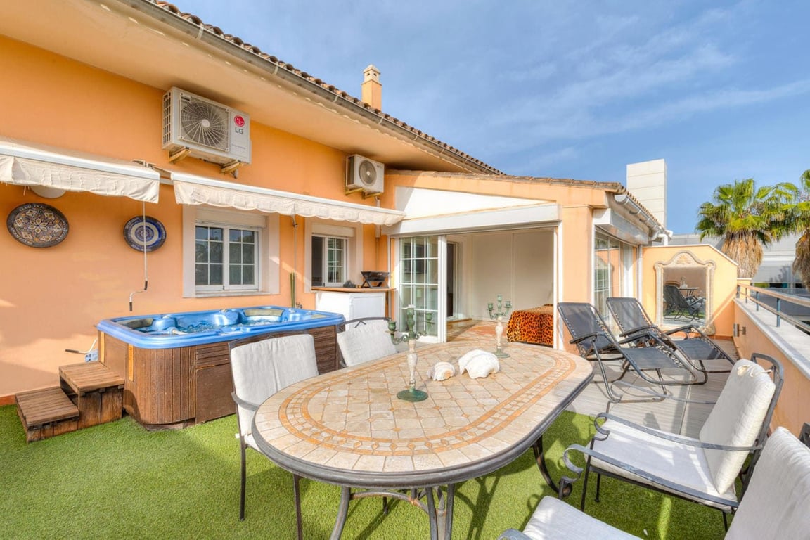 Apartment in Marbella - Image 2