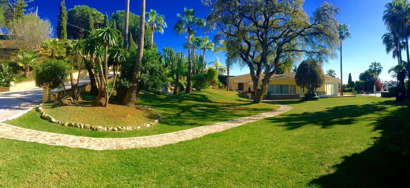 Villa in Elviria - view 1