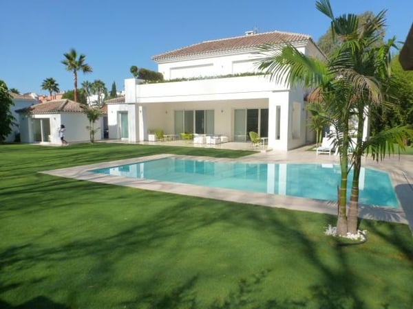 Villa in Guadalmina - view 1