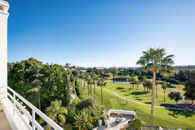 Apartment in Nueva Andalucia - view 1