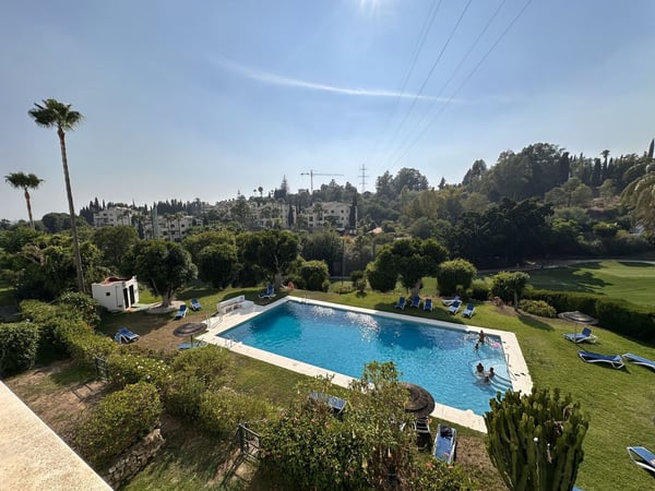 Apartment in Benahavis - view 1