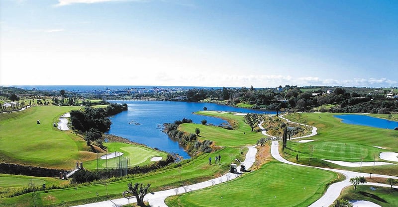 Apartment in Benahavis - view 1